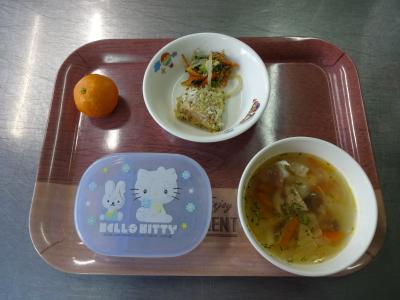 鶏のパン粉焼き☆ゴマ和え☆野菜スープ☆果物