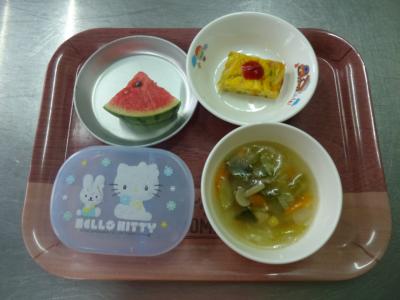 ポテトオムレツ☆野菜スープ☆果物