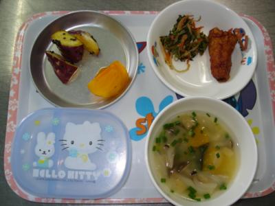魚のケチャップ和え☆ゴマ和え☆味噌汁☆柿★大学芋