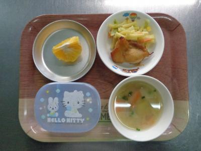 鶏の照り焼き☆マカロニサラダ☆味噌汁☆果物