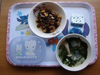 大豆の磯煮・チーズ・みそ汁