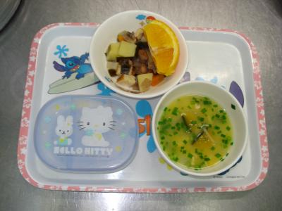 落花生の五目煮☆果物☆みそ汁