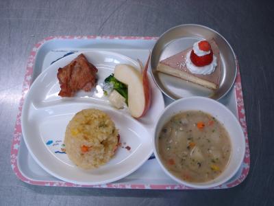オレンジピラフ☆鶏の照り焼き☆アサリのチャウダー☆果物★クリスマスケーキ