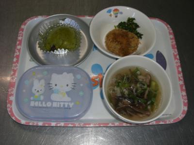 おさつコロッケ☆ゴマ和え☆みかん☆鶏ときのこのスープ★あずき蒸しパン