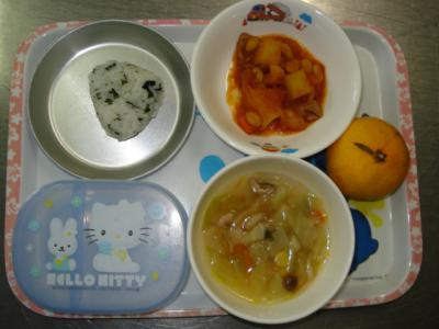 ポークビーンズ☆野菜スープ★わかめおにぎり★みかん
