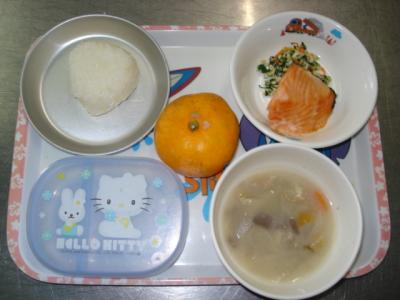 鮭の塩焼き☆白和え☆さつま汁☆みかん★シーチキンおにぎり