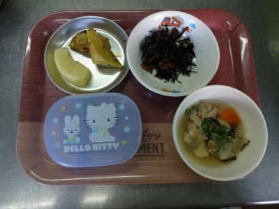 ひじきのきんぴら☆すいとん汁☆果物★大学芋