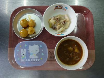 さつま芋のカレー☆フルーツサラダ☆チーズ白玉団子