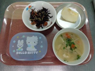 ひじきのきんぴら☆味噌汁☆果物