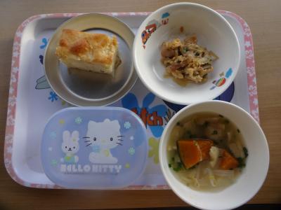 おやこ丼☆味噌汁☆りんごケーキ