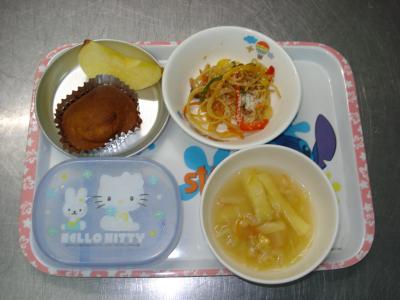 スパゲティーナポリタン☆りんご☆野菜スープ★きなこマフィン