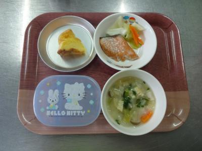 魚の塩焼き☆蒸し野菜☆味噌汁★シフォンケーキ