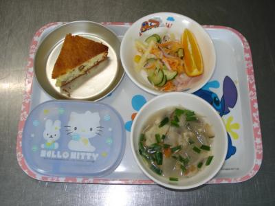 マカロニサラダ☆果物☆すいとん汁★マヨチーズケーキ