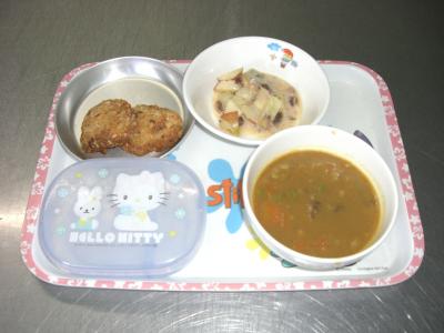 手作りカレー☆フルーツサラダ★パン粉クッキー