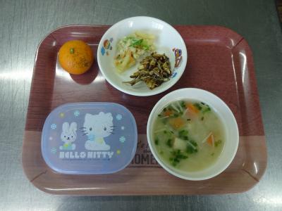 アーモンドフィッシュ☆マカロニサラダ☆味噌汁☆みかん
