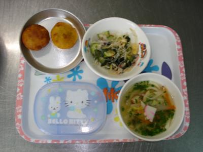 煮込みうどん☆春雨の酢の物☆みかん★さつまいもパイ