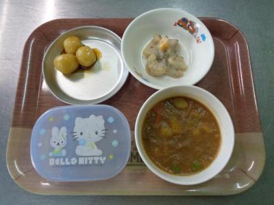 手作りカレー☆フルーツサラダ★チーズ白玉団子