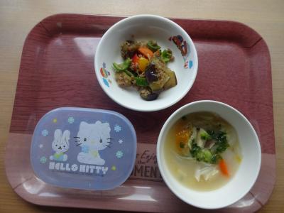 ☆夏野菜丼　☆味噌汁　☆チーズ