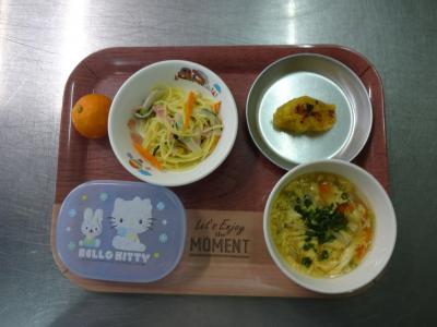 小松菜のクリームパスタ☆野菜と卵のスープ☆みかん★スイートポテト
