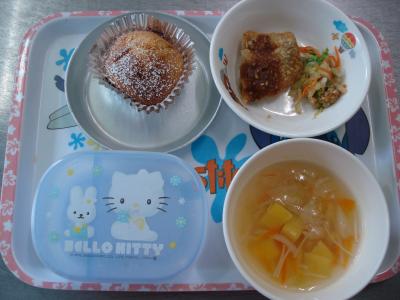 トンカツ☆ゴマ和え☆野菜スープ★カップケーキ