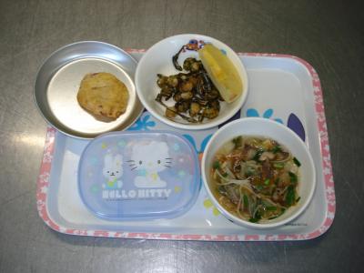 大豆とイリコの磯風味☆ビーフン汁☆りんご★ロシアンクッキー
