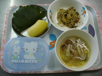 納豆スパゲティー・野菜スープ☆バナナ★柏餅