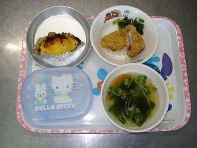 味噌カツ☆ごま和え☆果物☆ワカメスープ
