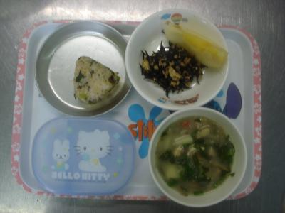 ひじき納豆☆果物☆豚汁★玄米おにぎり