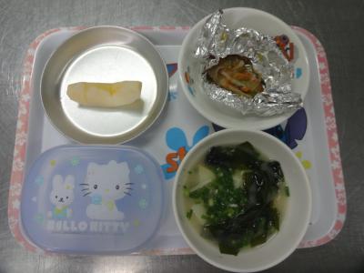 白身魚のホイル焼き☆味噌汁☆りんご
