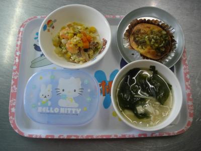 コーンの卵とじ☆果物☆味噌汁★ツナパン