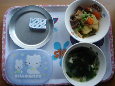 １２月１日☆肉じゃが☆チーズ☆みそ汁