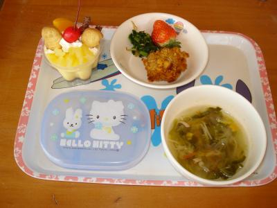 鶏のクラッカー焼き☆苺b☆ごま和え☆野菜スープ★プリンアラモード