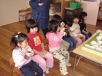 鏡開きのお餅を食べると１年間元気に過ごせると言われています