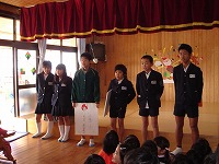 串小６年３組の男女６名が保育園へ来てくれました。