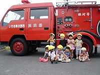 お楽しみの消防車の見学